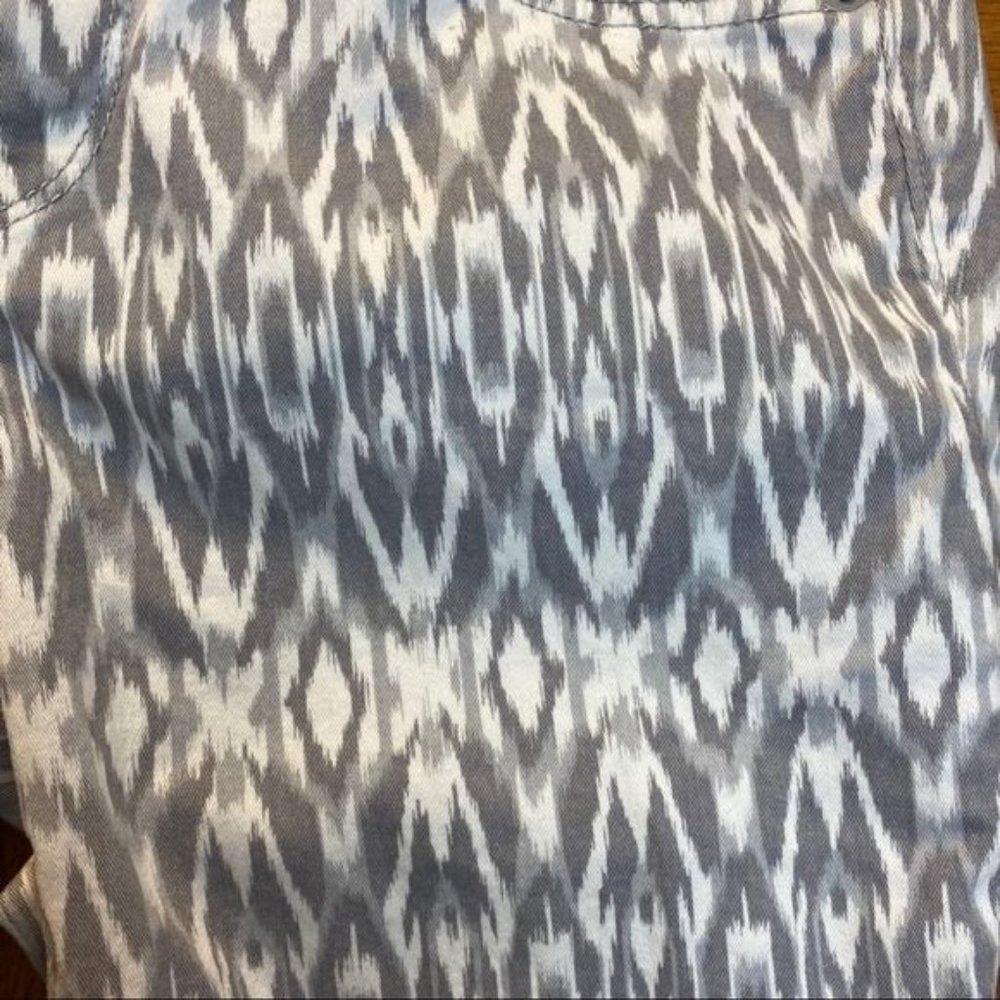 Ann Taylor LOFT Gray/White Printed Modern Ankle Pants Size 2 - Picture 3 of 8